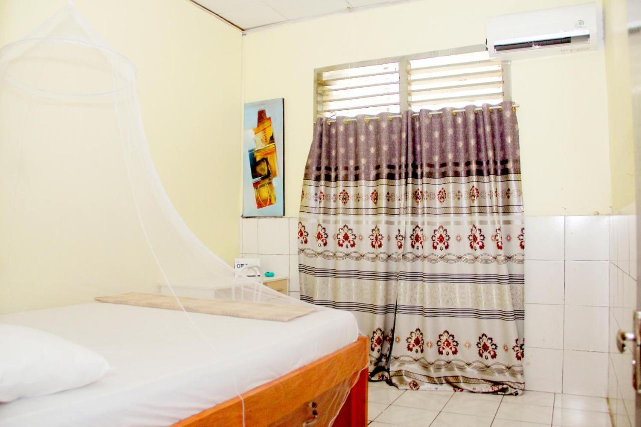 Rumah Singgah Manado Buitenkant foto